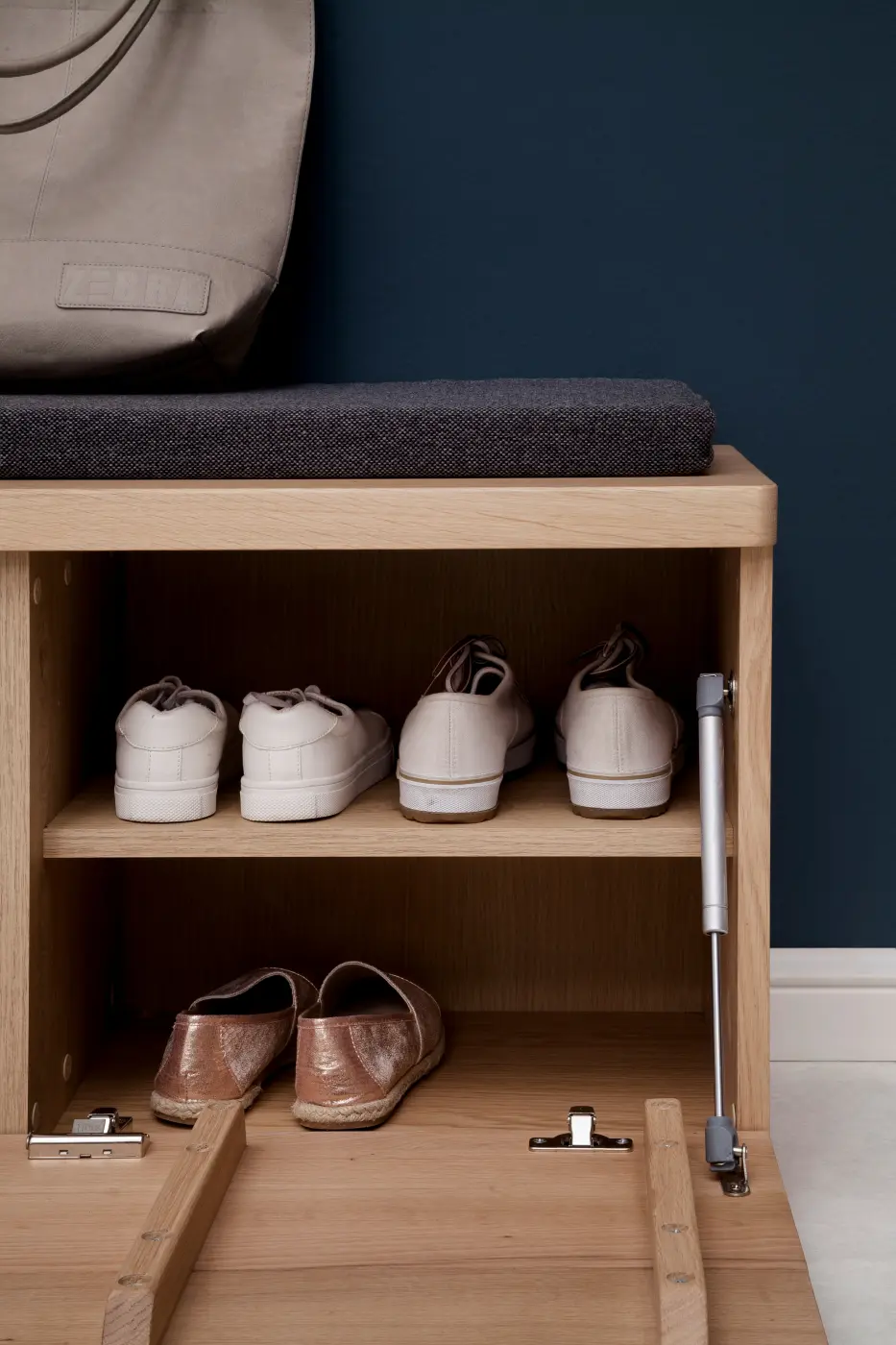 Stauraumbank           M BARCELONA