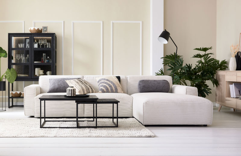 wohnzimmer-mit-roomio-moebeln